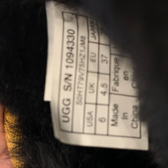 UGG classic short Rustic Weave boot - Picture 9 of 11